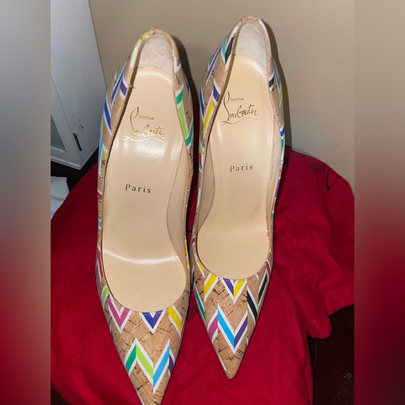 Christian Louboutin - Picture 9 of 9
